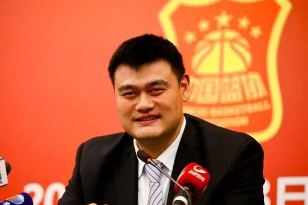 中國籃協(xié)現(xiàn)任主席是誰？